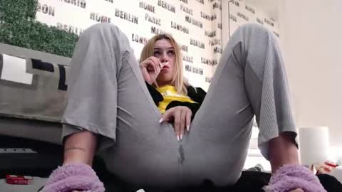 Snapshot of blonddaiana23 chatting on 01-18-25, 11:44 blonddaiana23 online show from 01-18-25, 11:44