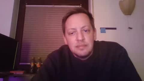 Snapshot of blonde32m chatting on 12-30-24, 04:51 blonde32m online show from 12-30-24, 04:51