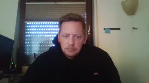 Snapshot of blonde32m chatting on 09-14-25, 05:28 blonde32m online show from 09-14-25, 05:28