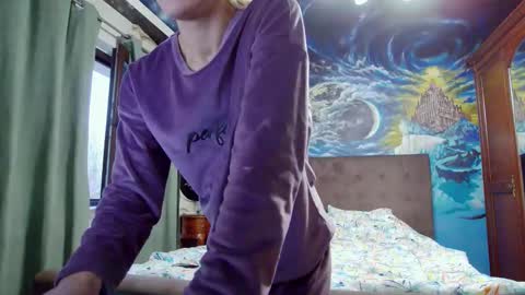 Snapshot of blonde4pasion chatting on 11-08-25, 05:07 blonde4pasion online show from 11-08-25, 05:07