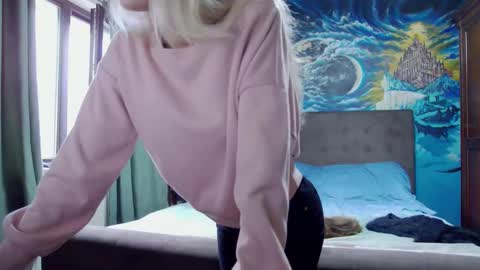 Snapshot of blonde4pasion chatting on 02-07-26, 02:32 blonde4pasion online show from 02-07-26, 02:32