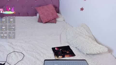 Snapshot of blonde__cute chatting on 12-03-25, 01:57 Esperancita and Karina online show from 12-03-25, 01:57