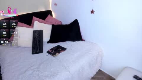 Snapshot of blonde__cute chatting on 01-06-26, 01:42 Esperancita and Karina online show from 01-06-26, 01:42