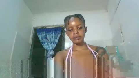 Snapshot of blonde_queenie chatting on 04-07-26, 08:53 blonde_queenie online show from 04-07-26, 08:53