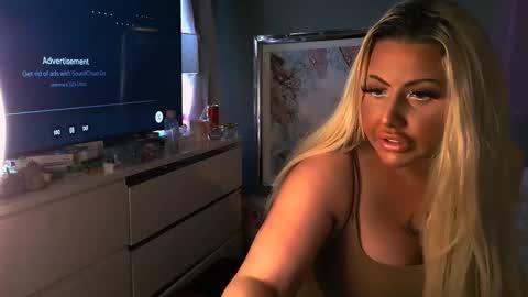 Snapshot of blondedolltia chatting on 01-11-26, 02:33 blondedolltia online show from 01-11-26, 02:33