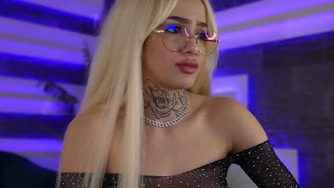 Snapshot of blondie_muller chatting on 11-17-25, 08:47 blondie_muller online show from 11-17-25, 08:47