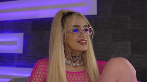 Snapshot of blondie_muller chatting on 11-21-25, 09:02 blondie_muller online show from 11-21-25, 09:02