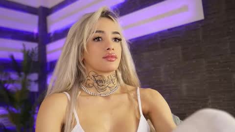 Snapshot of blondie_muller chatting on 12-18-25, 08:59 blondie_muller online show from 12-18-25, 08:59