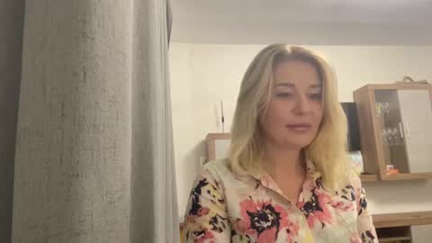 blondie_xoxoxo online show from 09-16-25, 08:48