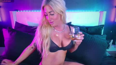 Snapshot of blondiluvsanal chatting on 01-13-25, 03:45 Blondi online show from 01-13-25, 03:45