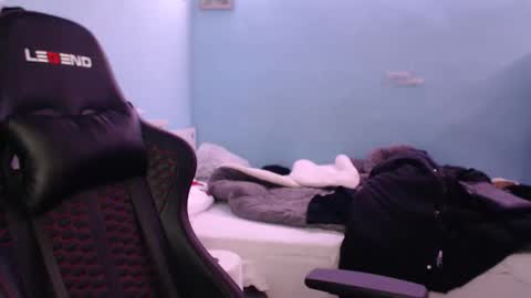 Snapshot of blondmusie chatting on 10-14-25, 07:47 CAT online show from 10-14-25, 07:47