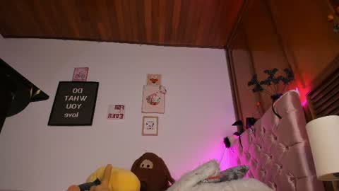 Snapshot of blondy_blows69 chatting on 07-02-26, 03:23 Isis online show from 07-02-26, 03:23