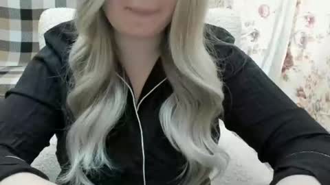 Snapshot of blondymargaret chatting on 03-01-25, 10:24 blondymargaret online show from 03-01-25, 10:24