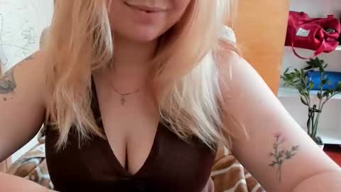 Snapshot of blondymargaret chatting on 06-09-26, 06:47 blondymargaret online show from 06-09-26, 06:47