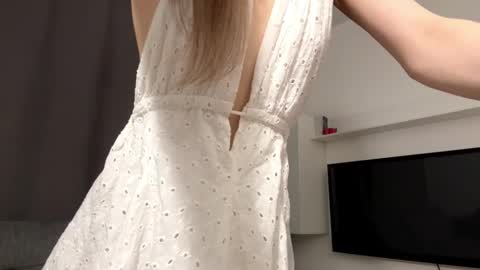 Snapshot of bloody_babe chatting on 02-26-26, 06:07 Brook online show from 02-26-26, 06:07