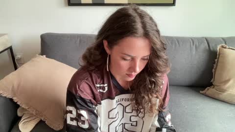 Snapshot of bloomyogi chatting on 09-21-25, 06:31 Emma Bloom online show from 09-21-25, 06:31