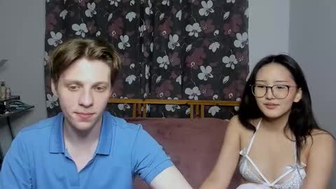 Snapshot of blossomandbee chatting on 10-16-25, 07:15 Sasha and Maria online show from 10-16-25, 07:15