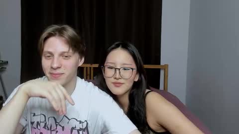 Snapshot of blossomandbee chatting on 11-03-25, 08:21 Sasha and Maria online show from 11-03-25, 08:21