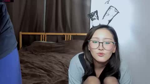 Snapshot of blossomandbee chatting on 11-23-25, 10:31 Sasha and Maria online show from 11-23-25, 10:31