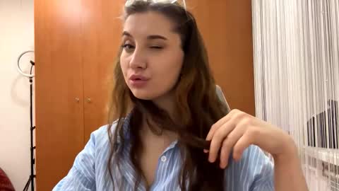 Snapshot of blossomroady chatting on 03-11-26, 11:27 Alice online show from 03-11-26, 11:27