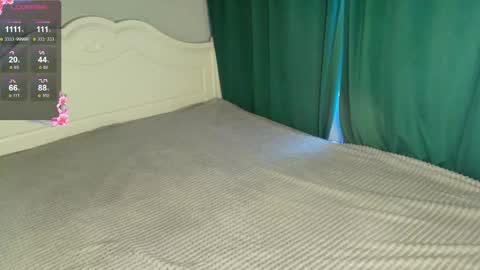 Snapshot of blowjob_queeny chatting on 09-17-25, 06:15 Welcome guysMy name KatePVT its Open online show from 09-17-25, 06:15