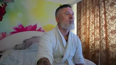 Snapshot of blowmyxxl chatting on 12-17-25, 08:42 Nico online show from 12-17-25, 08:42