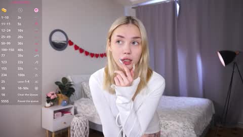 Adeline online show from 03-04-26, 06:19