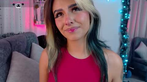 Snapshot of blue_kittenn chatting on 12-17-25, 04:40 blue_kittenn online show from 12-17-25, 04:40