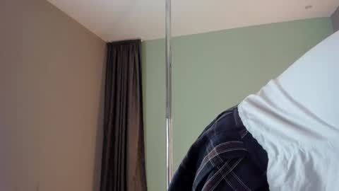 Snapshot of blue_sixx chatting on 10-02-25, 02:24 blue_sixx online show from 10-02-25, 02:24