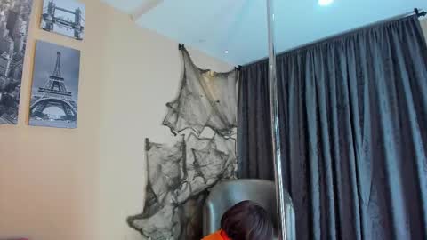 Snapshot of blue_sixx chatting on 10-19-25, 07:36 blue_sixx online show from 10-19-25, 07:36