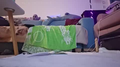 Snapshot of bluealpakka chatting on 12-21-25, 04:03 bluealpakka online show from 12-21-25, 04:03