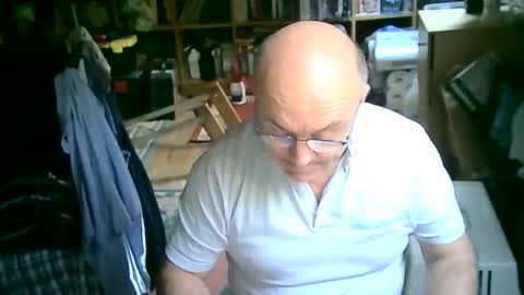 Snapshot of bluebox65 chatting on 10-18-25, 12:17 bluebox65 online show from 10-18-25, 12:17