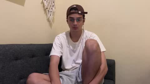 Snapshot of bluedaan chatting on 01-31-25, 02:26 Daan online show from 01-31-25, 02:26