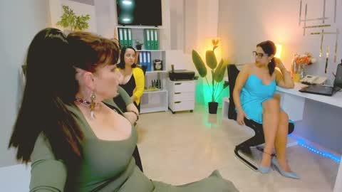 bluediamondsdreams online show from 10-28-25, 03:36