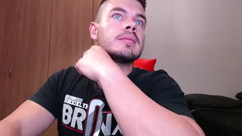 blueeyeboy0 online show from 01-08-25, 12:38