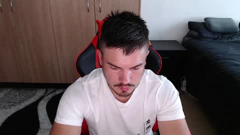 blueeyeboy0 online show from 01-13-25, 12:35