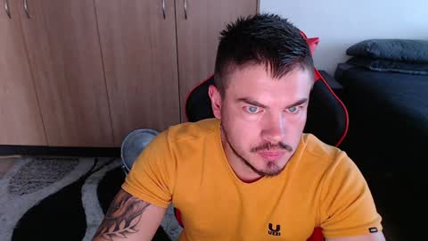 blueeyeboy0 online show from 01-22-25, 12:38