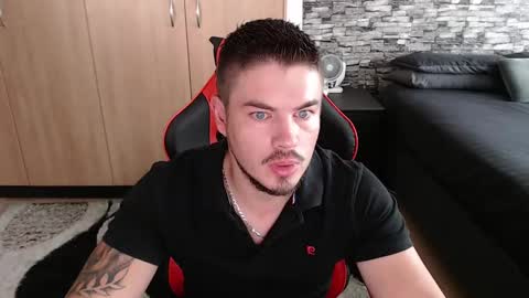 blueeyeboy0 online show from 02-10-25, 08:31