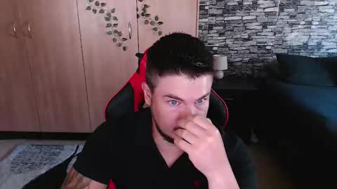 blueeyeboy0 online show from 11-19-25, 07:08