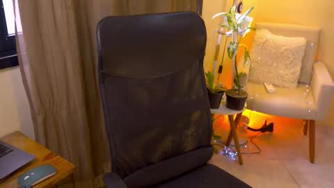 FLORAA online show from 01-19-26, 01:48