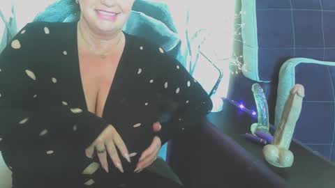 Snapshot of blueskysierra chatting on 02-09-25, 01:03 Sierra online show from 02-09-25, 01:03