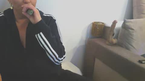 Snapshot of blueskysierra chatting on 12-14-25, 01:27 Sierra online show from 12-14-25, 01:27