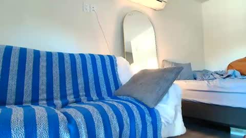 Snapshot of bluezed4 chatting on 06-21-26, 05:15 blue online show from 06-21-26, 05:15