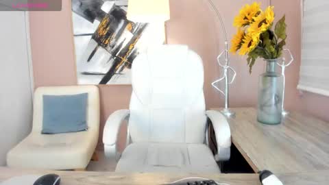 Snapshot of blush_bloom chatting on 03-06-26, 08:27 Ana Maria online show from 03-06-26, 08:27