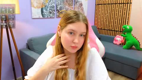 Snapshot of blush_ellie chatting on 02-10-25, 01:33 Ellie3 online show from 02-10-25, 01:33