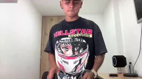 Snapshot of bob_pettersonn chatting on 03-12-26, 01:23 Bob INDEPENDENT MODEL online show from 03-12-26, 01:23