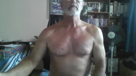 Snapshot of bobbgud chatting on 09-12-25, 12:38 Bobbgud online show from 09-12-25, 12:38