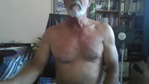 Snapshot of bobbgud chatting on 10-23-25, 12:15 Bobbgud online show from 10-23-25, 12:15