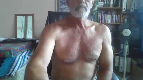 Snapshot of bobbgud chatting on 12-14-25, 05:57 Bobbgud online show from 12-14-25, 05:57