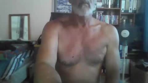 Snapshot of bobbgud chatting on 12-16-25, 07:57 Bobbgud online show from 12-16-25, 07:57